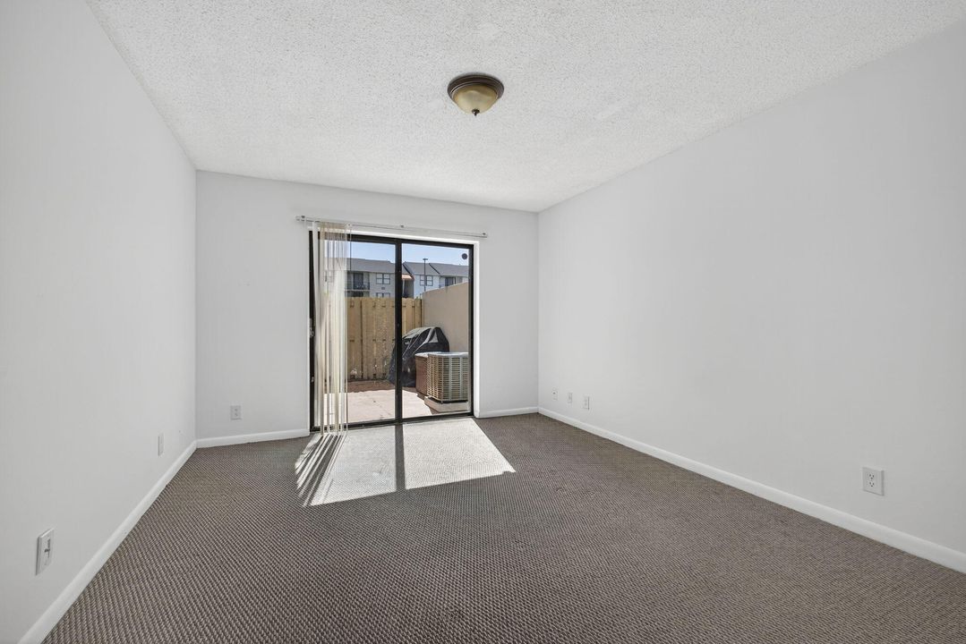 En Venta: $236,500 (2 camas, 2 baños, 770 Pies cuadrados)