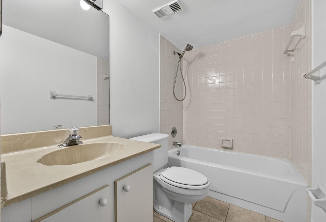 En Venta: $236,500 (2 camas, 2 baños, 770 Pies cuadrados)