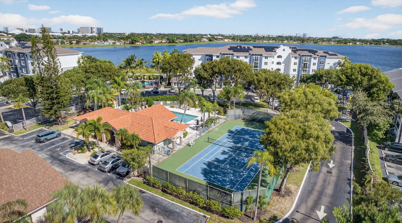 En Venta: $236,500 (2 camas, 2 baños, 770 Pies cuadrados)