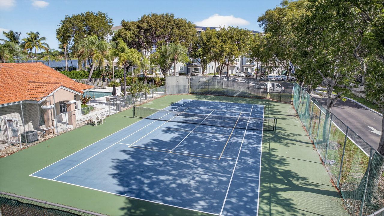 En Venta: $236,500 (2 camas, 2 baños, 770 Pies cuadrados)