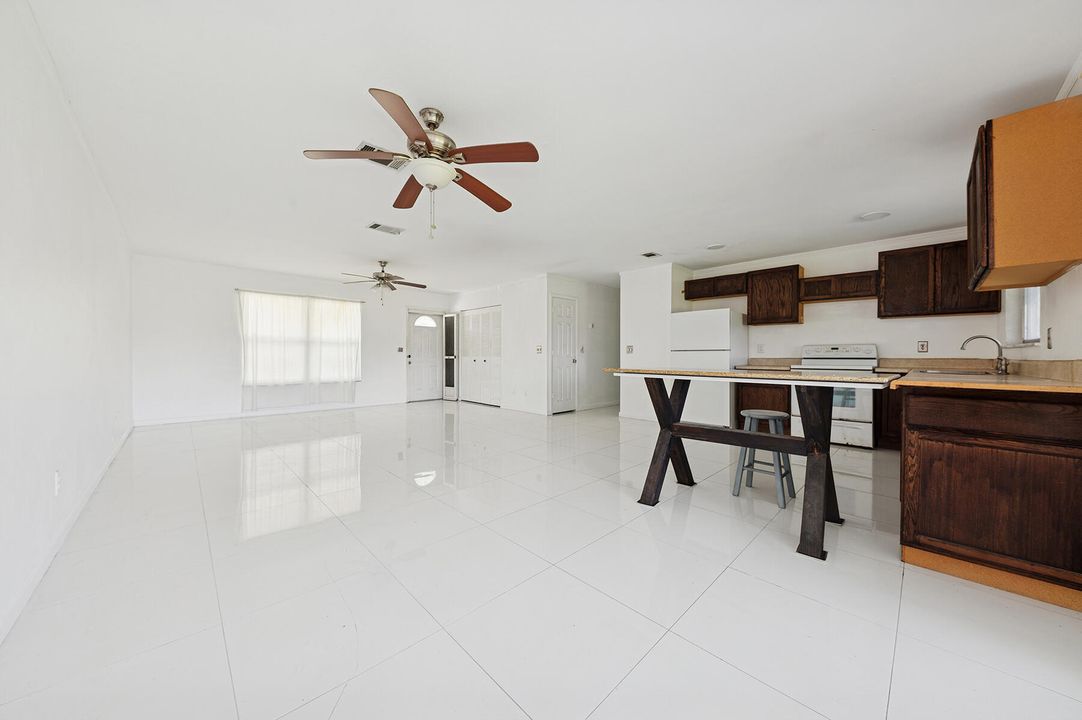 For Sale: $339,000 (3 beds, 3 baths, 1428 Square Feet)