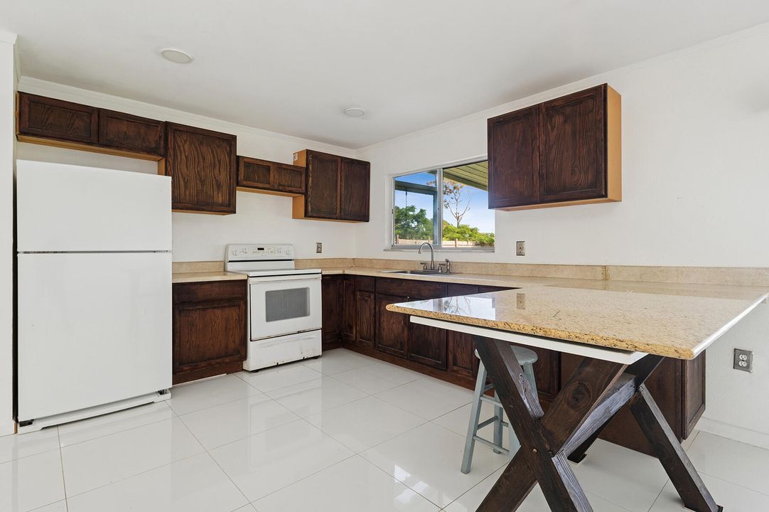 For Sale: $339,000 (3 beds, 3 baths, 1428 Square Feet)