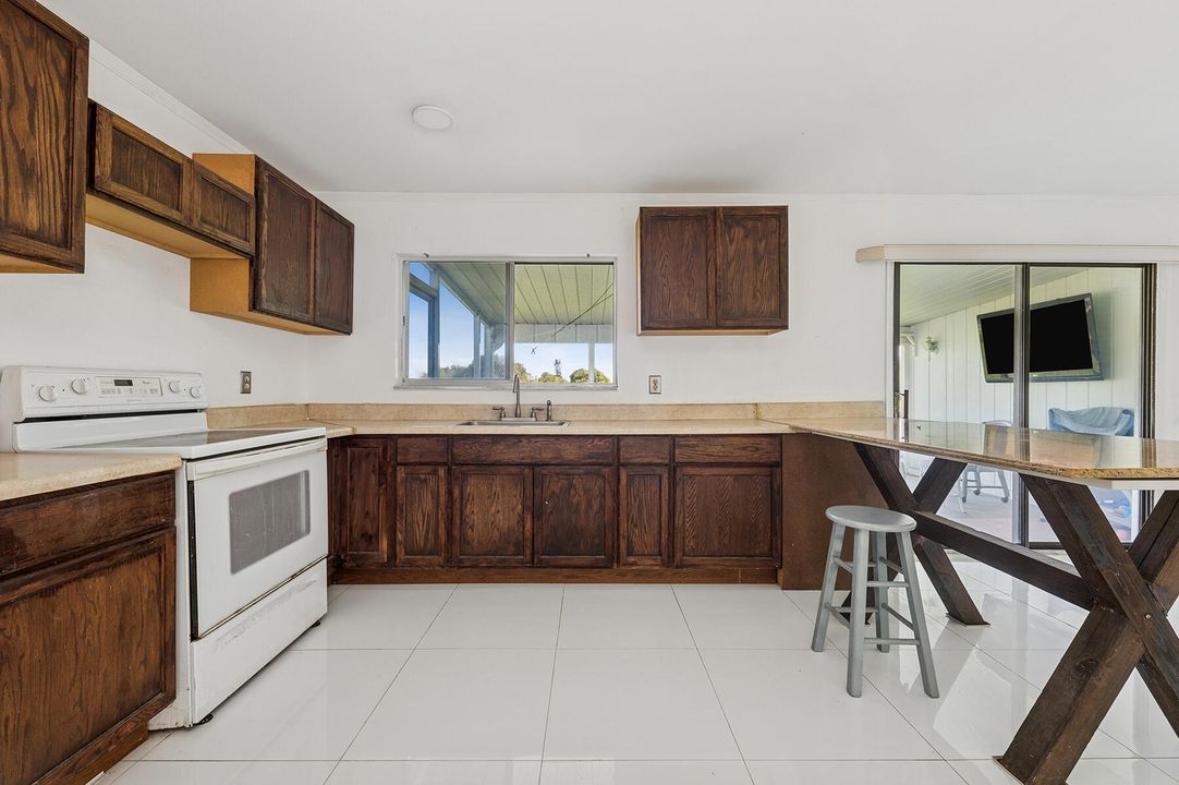 For Sale: $339,000 (3 beds, 3 baths, 1428 Square Feet)