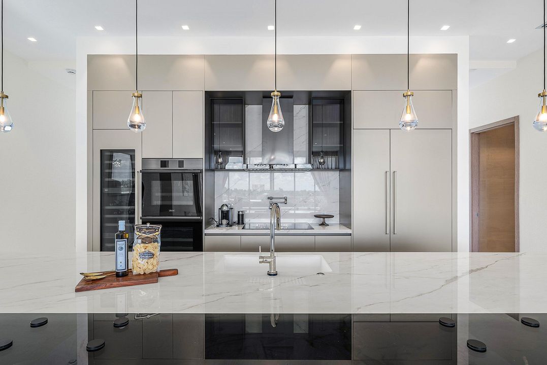 На продажу: $2,995,000 (3 спален, 3 ванн, 2850 Квадратных фут)