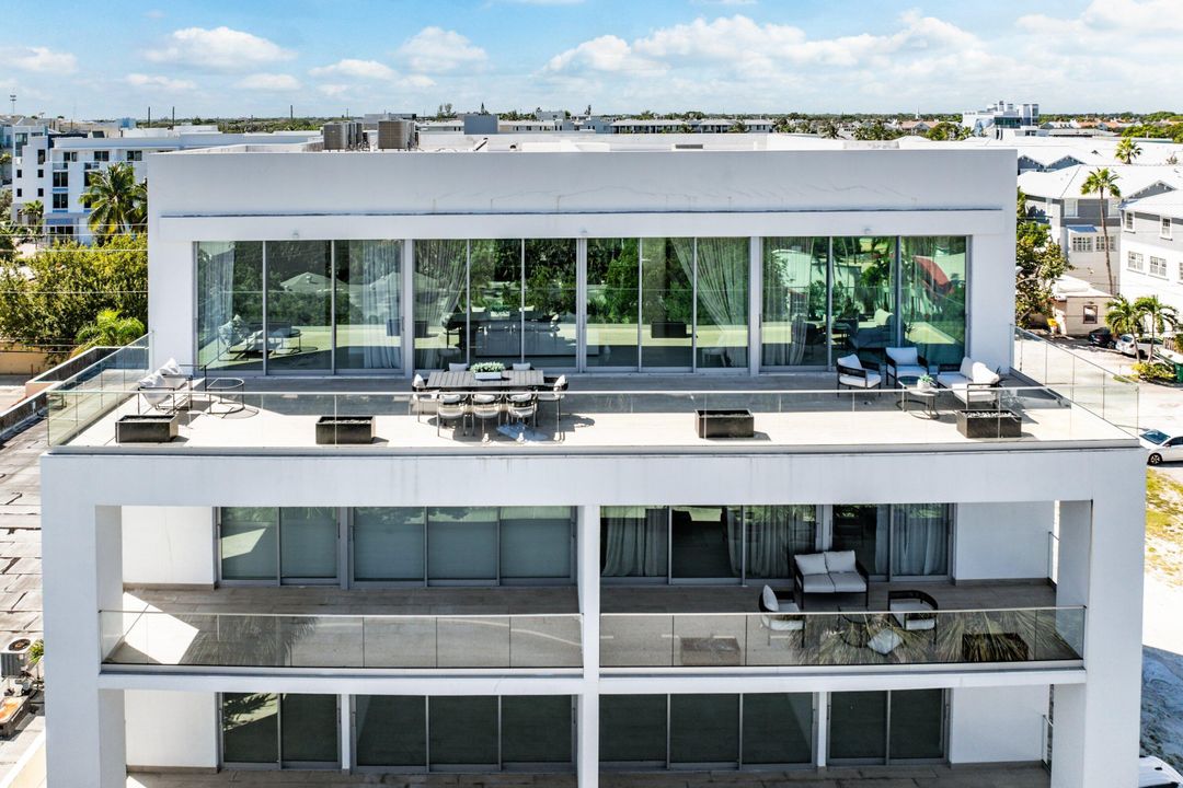 На продажу: $2,995,000 (3 спален, 3 ванн, 2850 Квадратных фут)