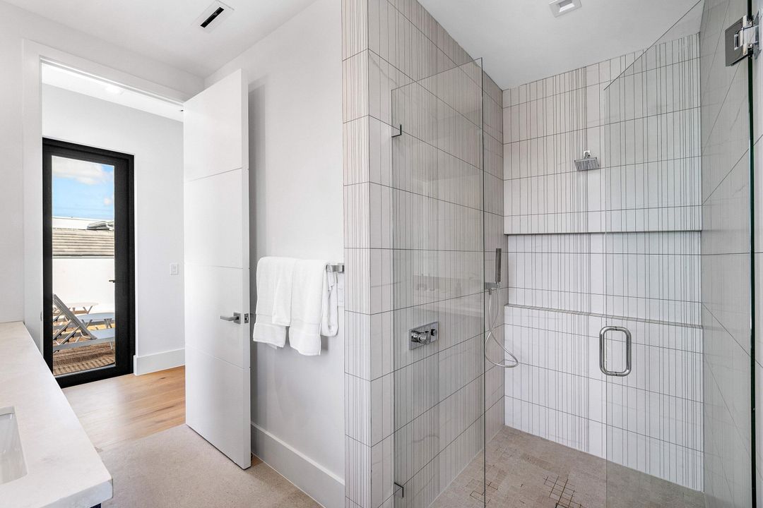 待售: $5,850,000 (5 贝兹, 5 浴室, 4942 平方英尺)