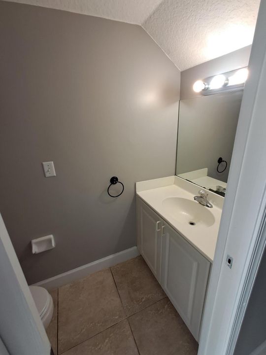 Active With Contract: $2,100 (2 beds, 2 baths, 1296 Square Feet)