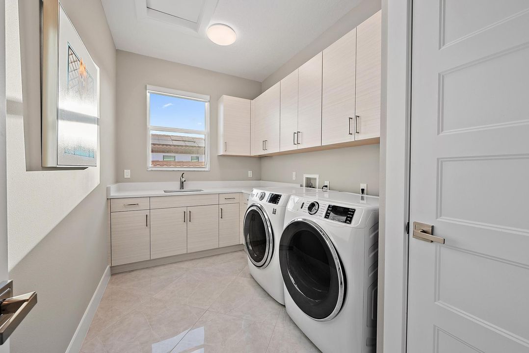 For Sale: $1,499,000 (3 beds, 3 baths, 3002 Square Feet)