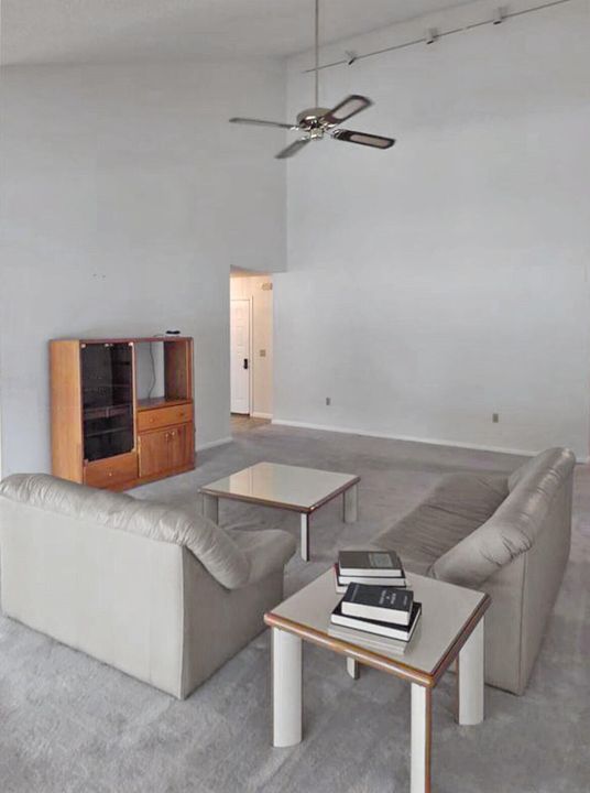 合同活跃: $975,000 (3 贝兹, 2 浴室, 1889 平方英尺)