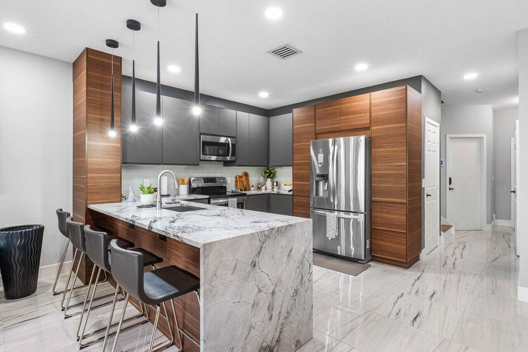 最近租的: $3,500 (2 贝兹, 2 浴室, 1550 平方英尺)