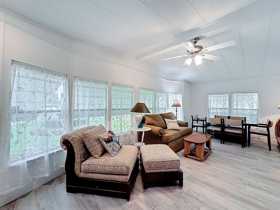 En Venta: $287,500 (2 camas, 2 baños, 1175 Pies cuadrados)