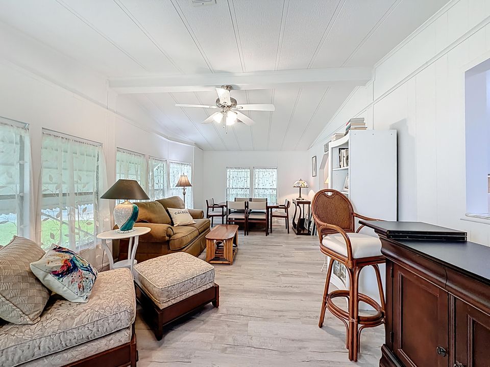 En Venta: $287,500 (2 camas, 2 baños, 1175 Pies cuadrados)