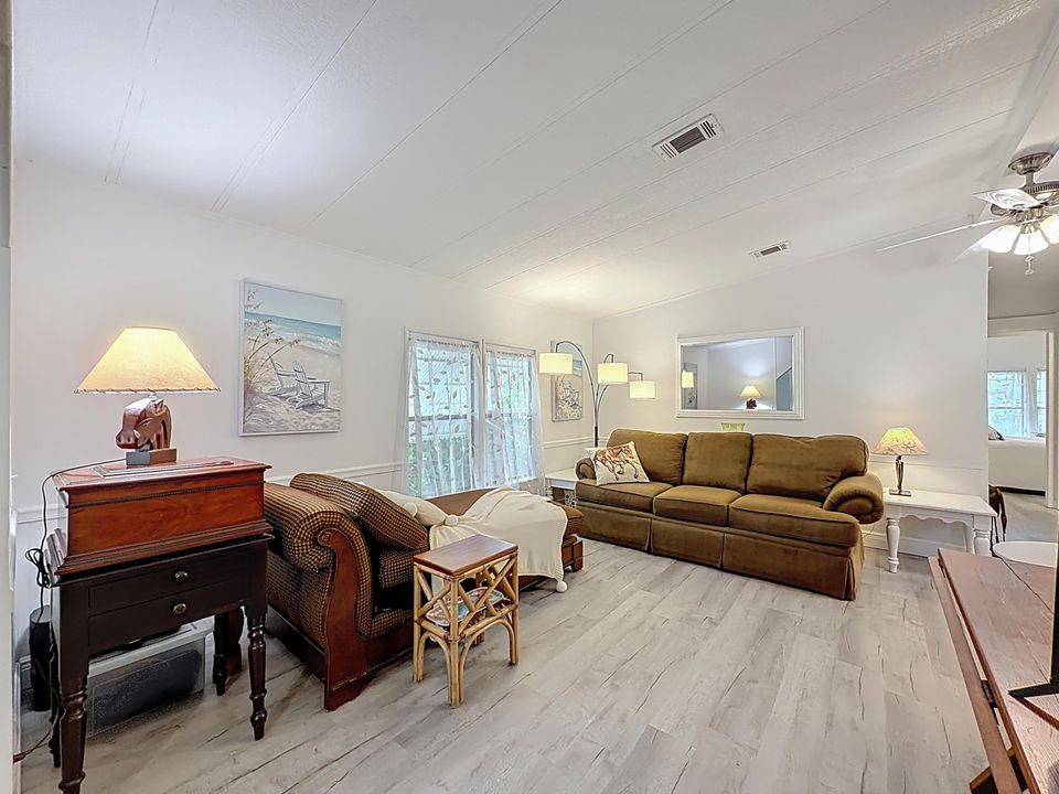 En Venta: $287,500 (2 camas, 2 baños, 1175 Pies cuadrados)