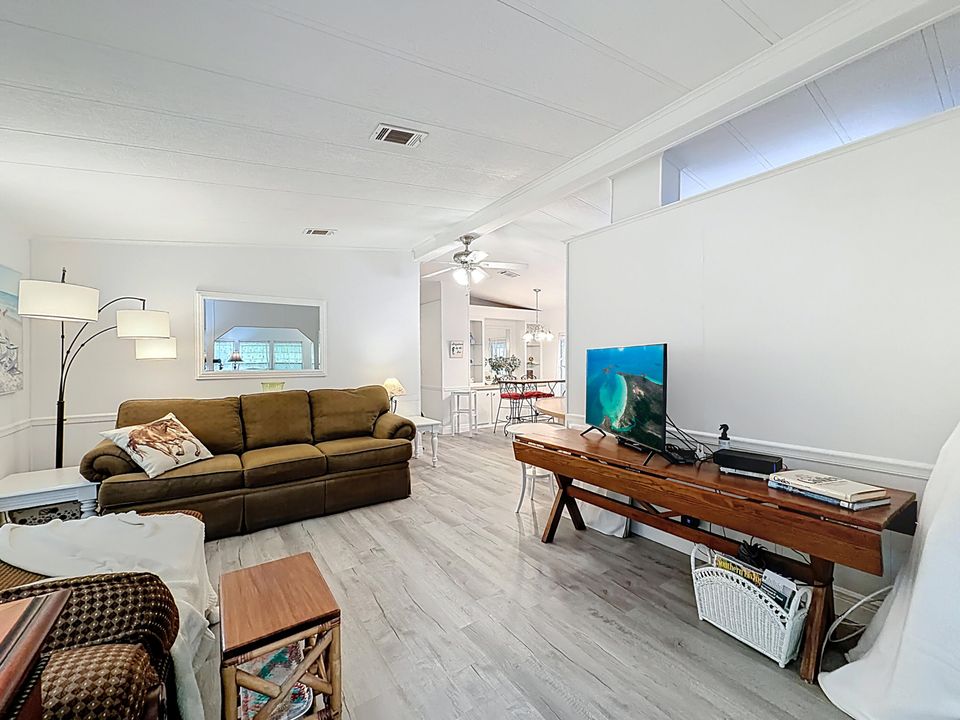 En Venta: $287,500 (2 camas, 2 baños, 1175 Pies cuadrados)