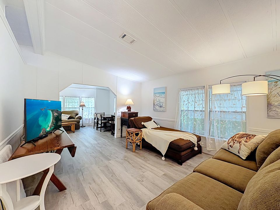 En Venta: $287,500 (2 camas, 2 baños, 1175 Pies cuadrados)