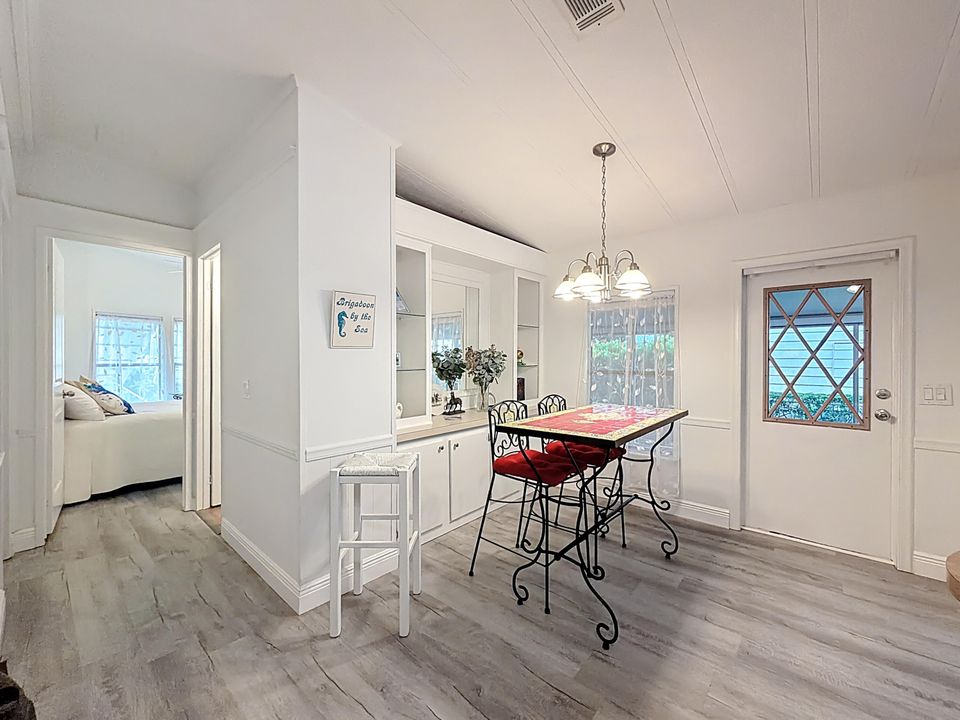 En Venta: $287,500 (2 camas, 2 baños, 1175 Pies cuadrados)