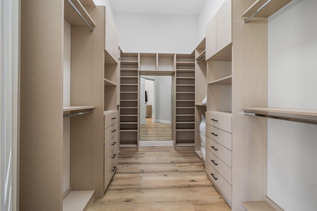 For Sale: $2,550,000 (3 beds, 3 baths, 2277 Square Feet)