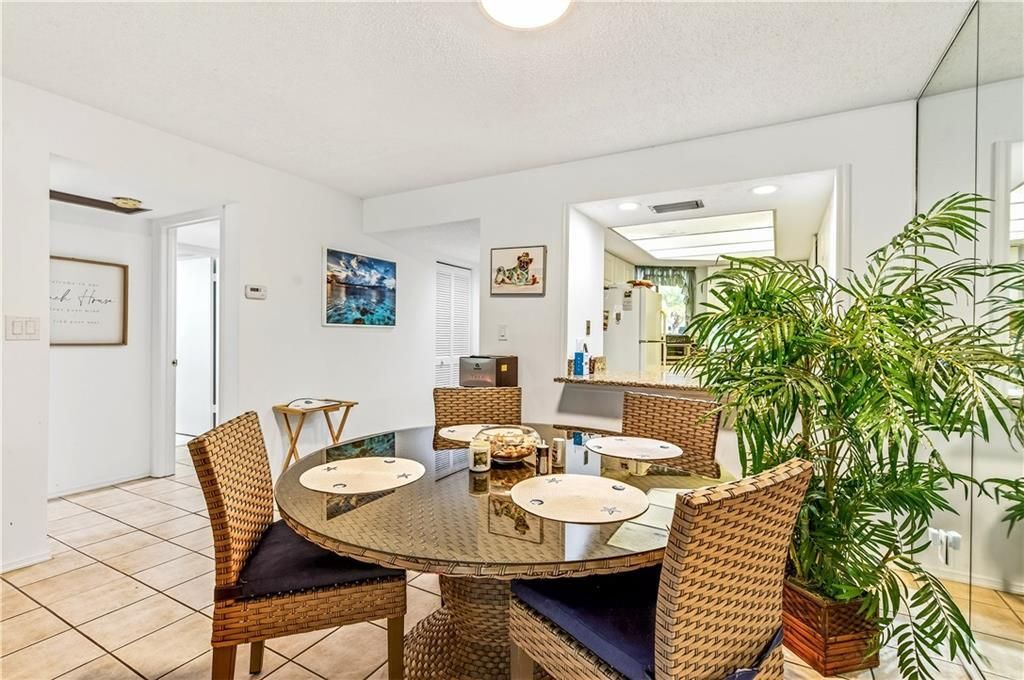 Под контрактом: $275,000 (2 спален, 2 ванн, 1154 Квадратных фут)