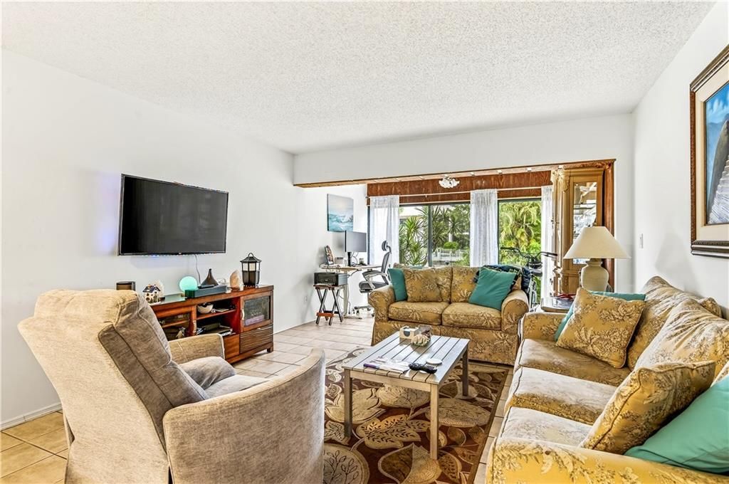 Под контрактом: $275,000 (2 спален, 2 ванн, 1154 Квадратных фут)