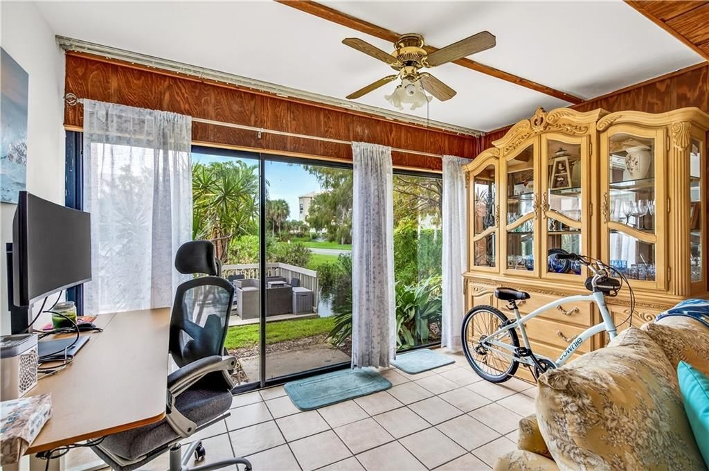 Под контрактом: $275,000 (2 спален, 2 ванн, 1154 Квадратных фут)