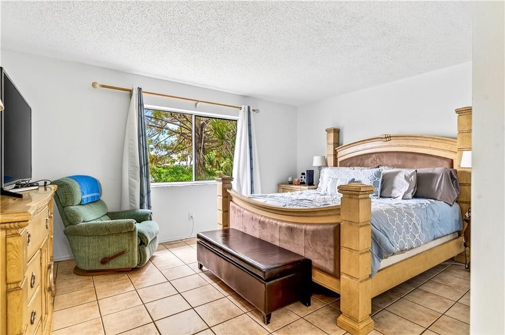 Под контрактом: $275,000 (2 спален, 2 ванн, 1154 Квадратных фут)