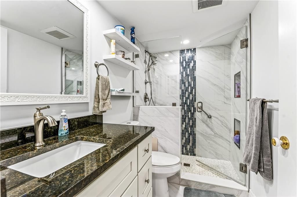 Под контрактом: $275,000 (2 спален, 2 ванн, 1154 Квадратных фут)