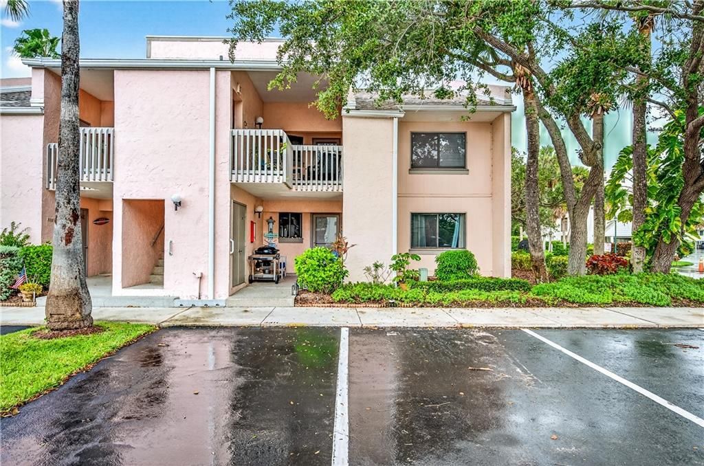 Под контрактом: $275,000 (2 спален, 2 ванн, 1154 Квадратных фут)