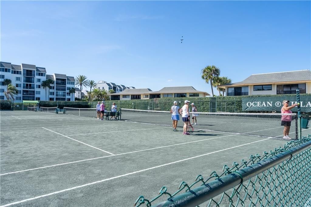 Под контрактом: $275,000 (2 спален, 2 ванн, 1154 Квадратных фут)