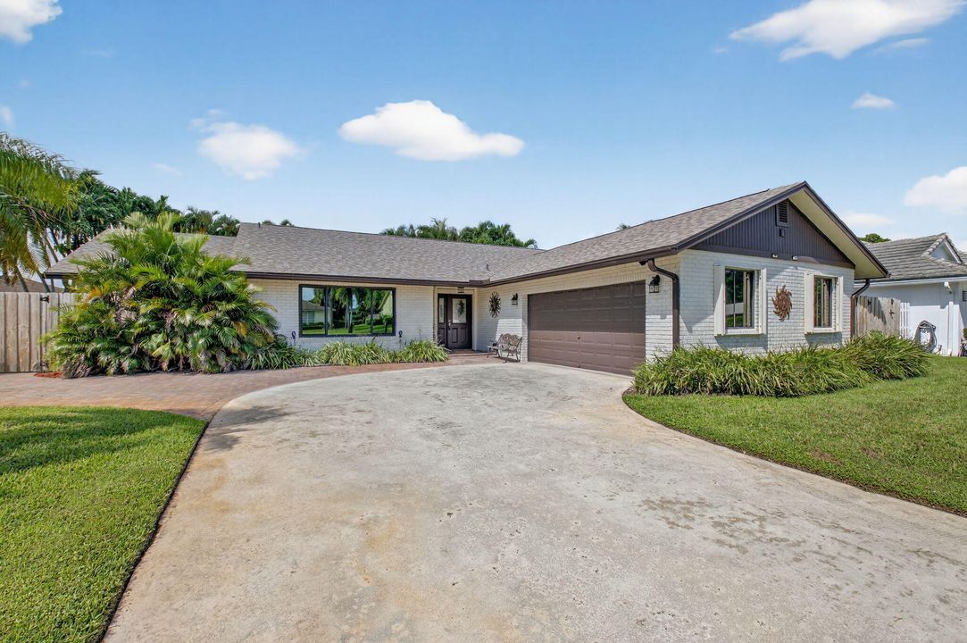 For Sale: $810,000 (3 beds, 2 baths, 1841 Square Feet)