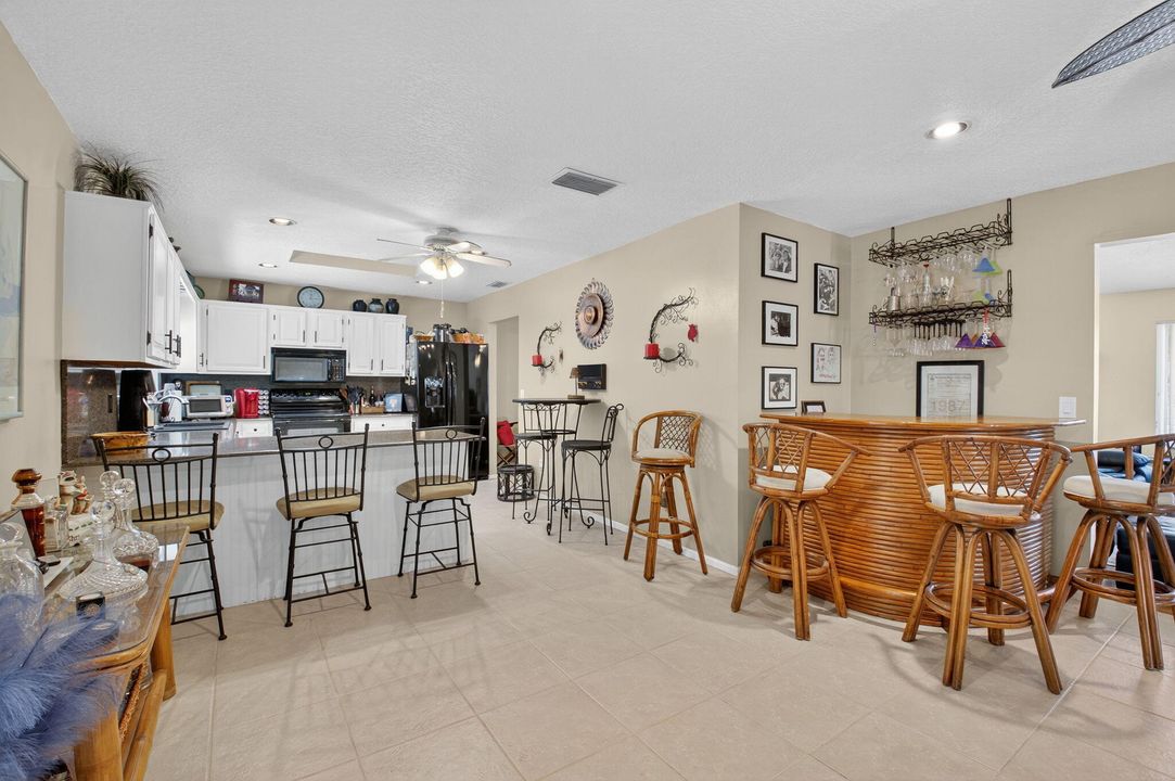 For Sale: $810,000 (3 beds, 2 baths, 1841 Square Feet)