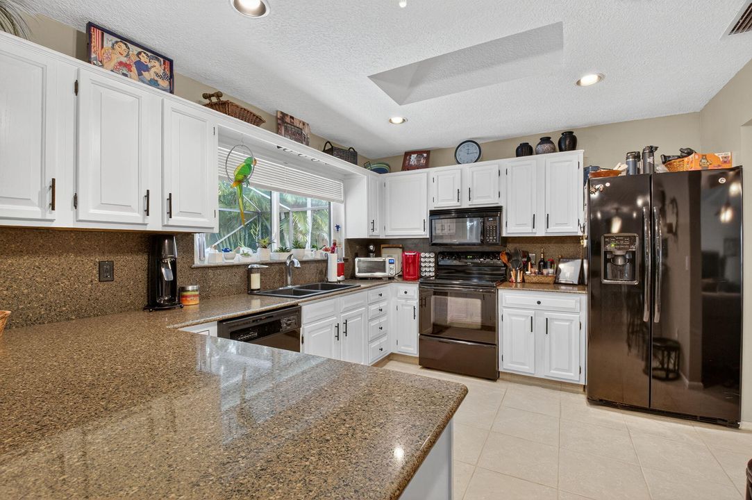 For Sale: $810,000 (3 beds, 2 baths, 1841 Square Feet)