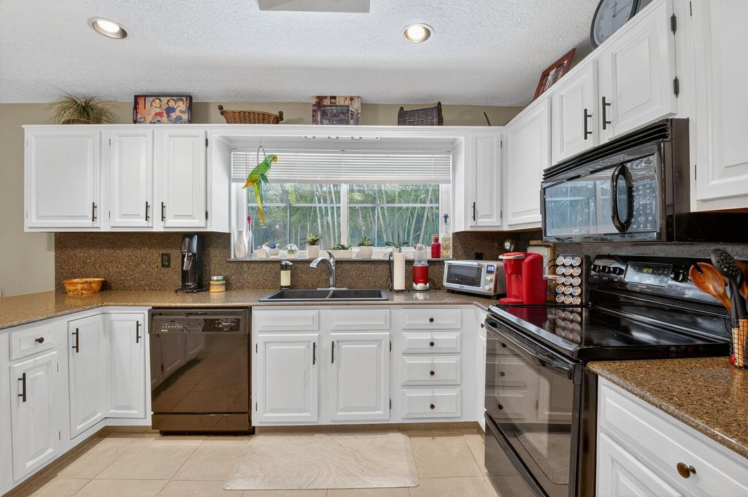 For Sale: $810,000 (3 beds, 2 baths, 1841 Square Feet)