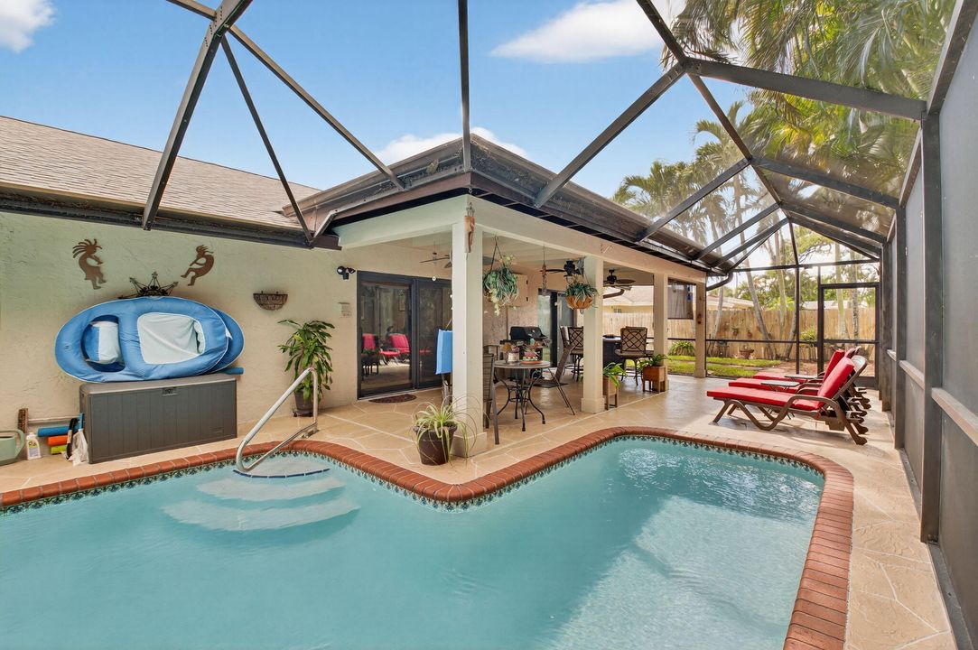 For Sale: $810,000 (3 beds, 2 baths, 1841 Square Feet)