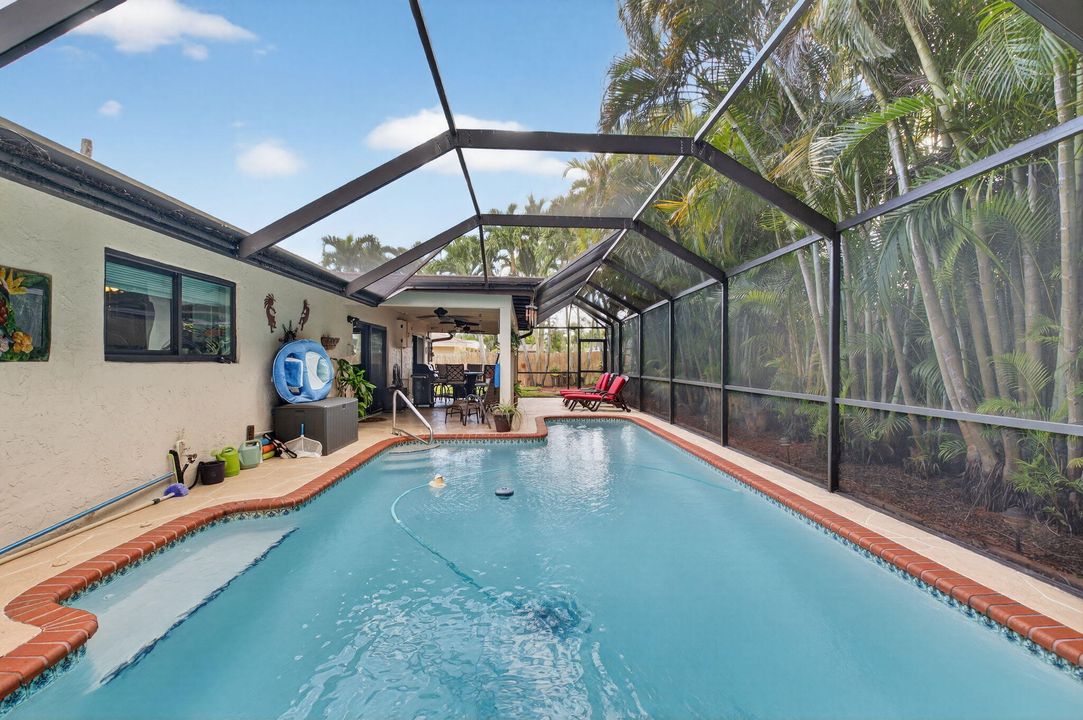 For Sale: $810,000 (3 beds, 2 baths, 1841 Square Feet)