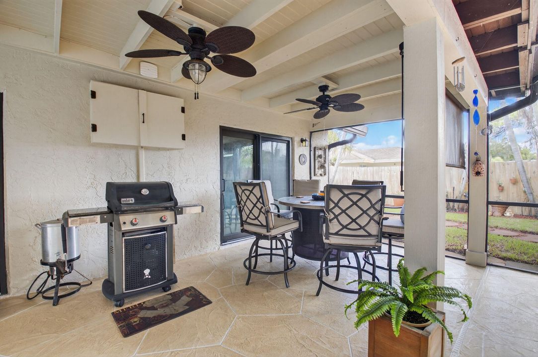 For Sale: $810,000 (3 beds, 2 baths, 1841 Square Feet)