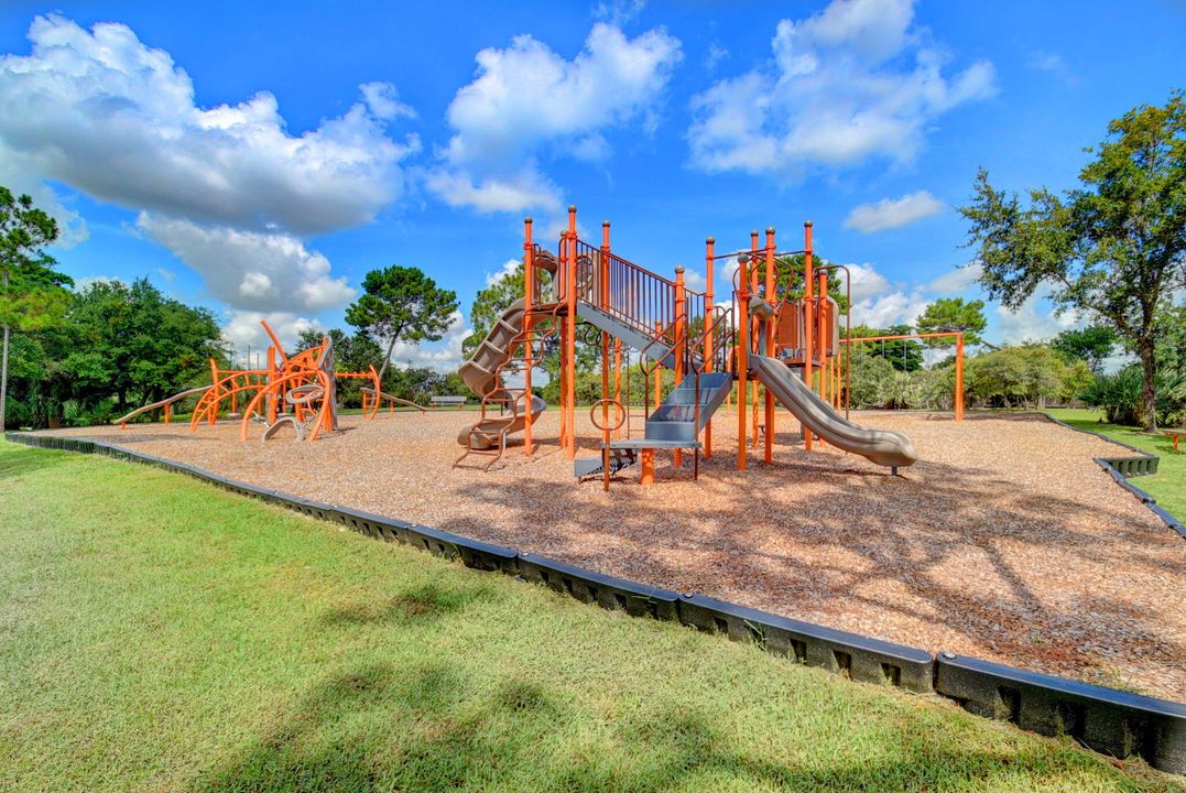 For Sale: $810,000 (3 beds, 2 baths, 1841 Square Feet)