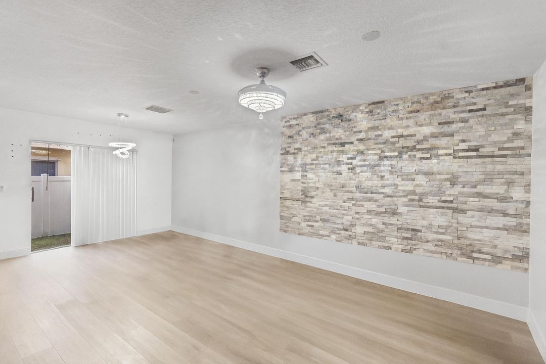 For Sale: $400,000 (3 beds, 2 baths, 1384 Square Feet)