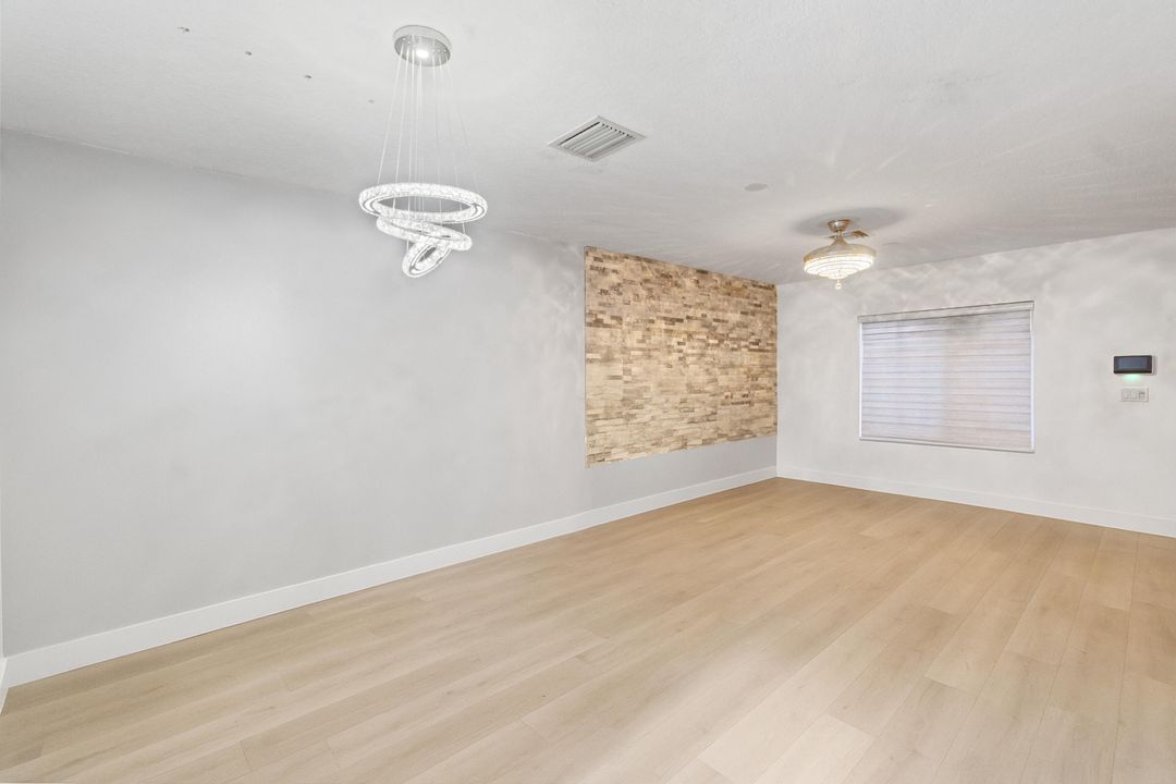 For Sale: $400,000 (3 beds, 2 baths, 1384 Square Feet)