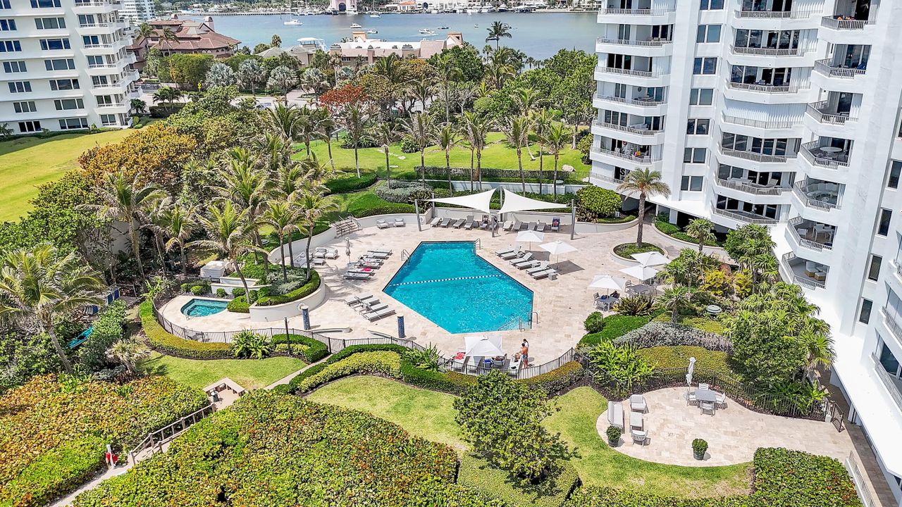 На продажу: $1,900,000 (2 спален, 2 ванн, 1448 Квадратных фут)