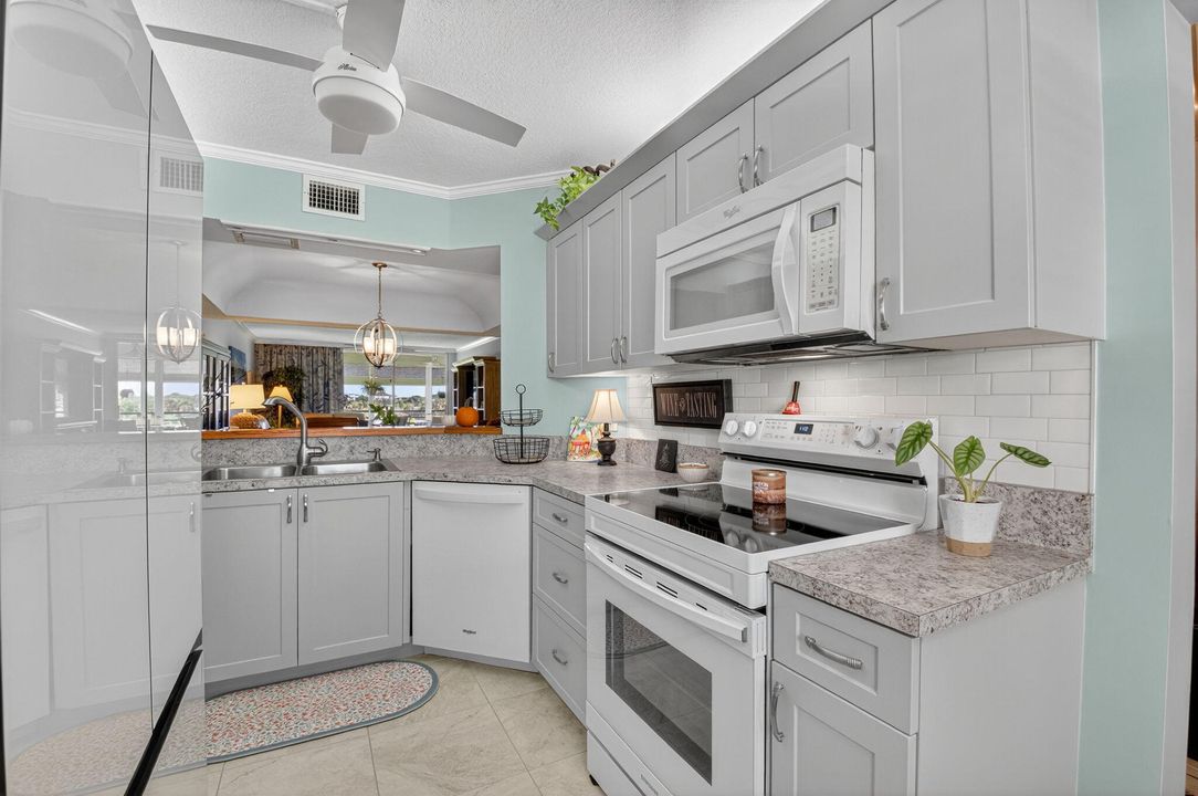 合同活跃: $2,900 (2 贝兹, 2 浴室, 1300 平方英尺)