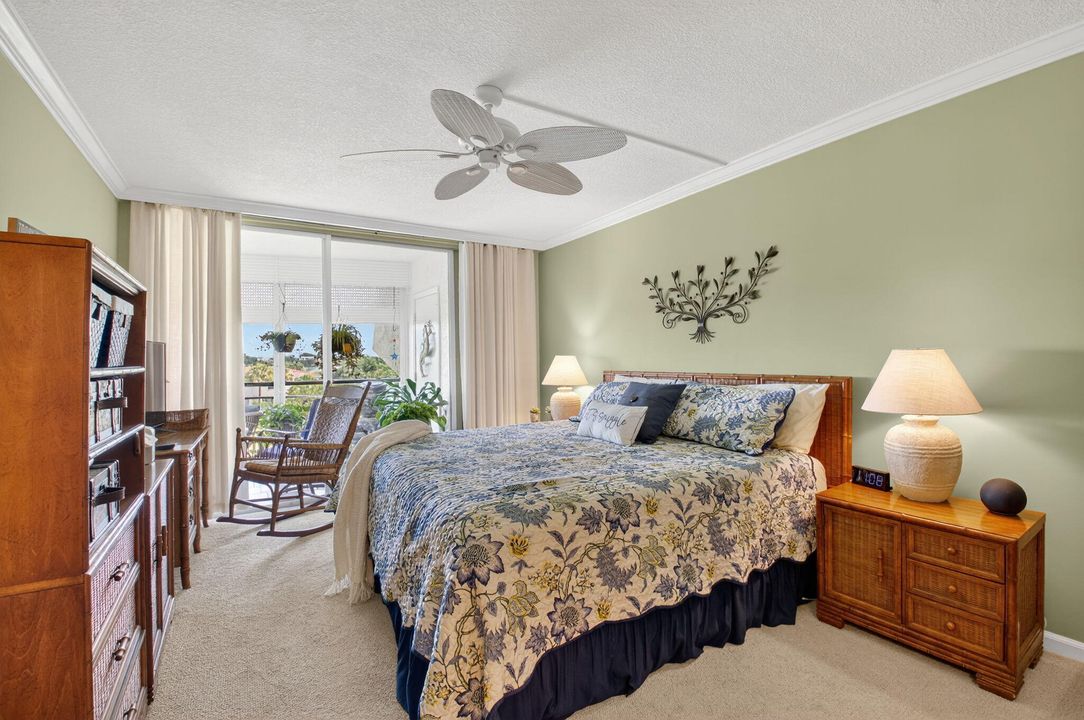 合同活跃: $2,900 (2 贝兹, 2 浴室, 1300 平方英尺)