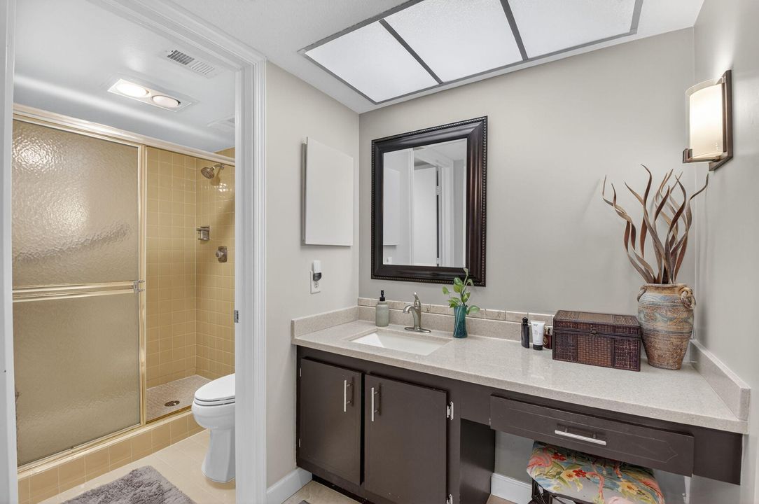 合同活跃: $2,900 (2 贝兹, 2 浴室, 1300 平方英尺)