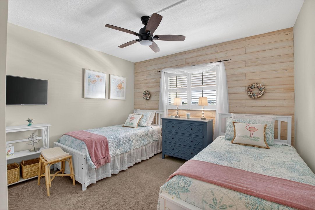 合同活跃: $2,900 (2 贝兹, 2 浴室, 1300 平方英尺)