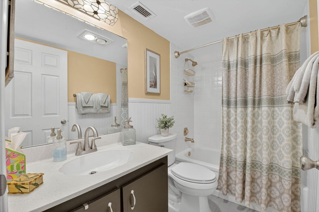 合同活跃: $2,900 (2 贝兹, 2 浴室, 1300 平方英尺)