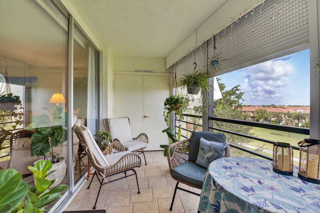 合同活跃: $2,900 (2 贝兹, 2 浴室, 1300 平方英尺)