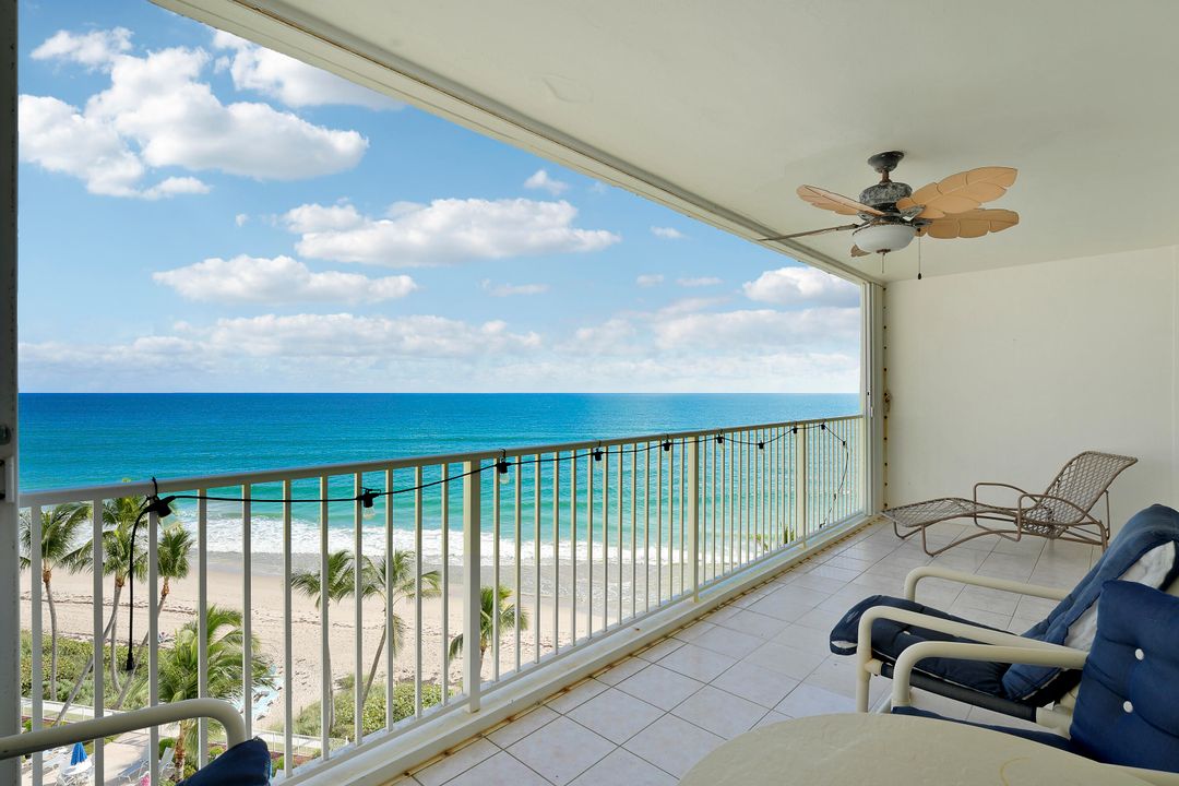 For Sale: $699,000 (2 beds, 2 baths, 988 Square Feet)