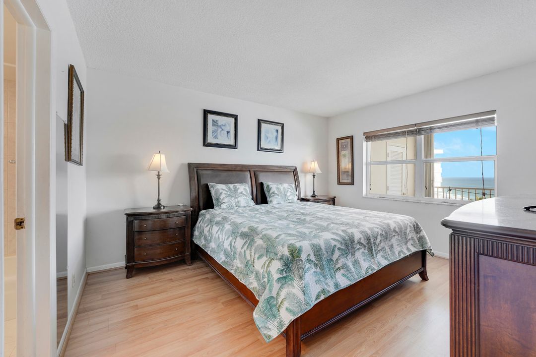 For Sale: $699,000 (2 beds, 2 baths, 988 Square Feet)