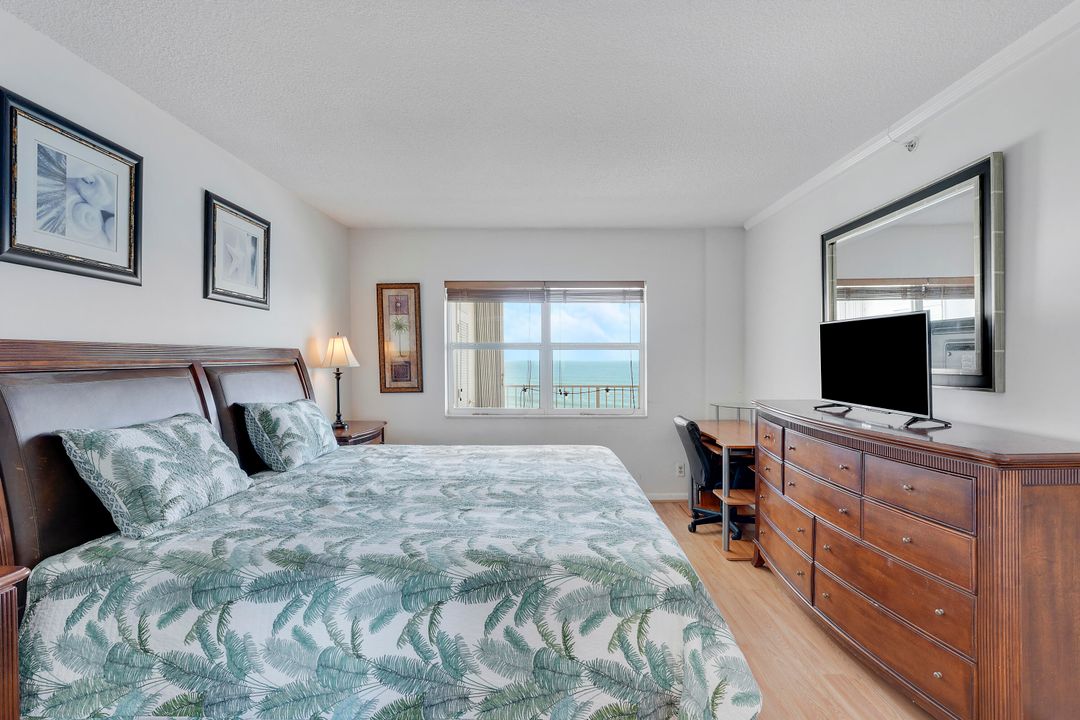 For Sale: $699,000 (2 beds, 2 baths, 988 Square Feet)