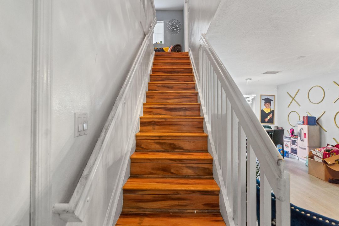 For Sale: $400,000 (3 beds, 2 baths, 1384 Square Feet)