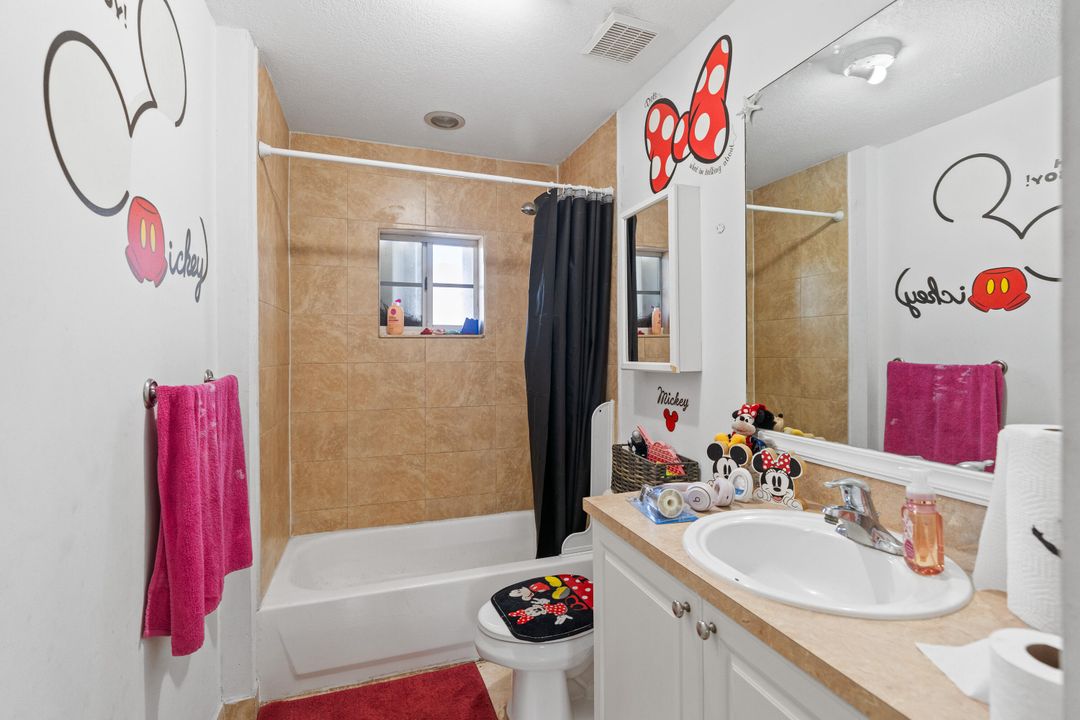 For Sale: $400,000 (3 beds, 2 baths, 1384 Square Feet)